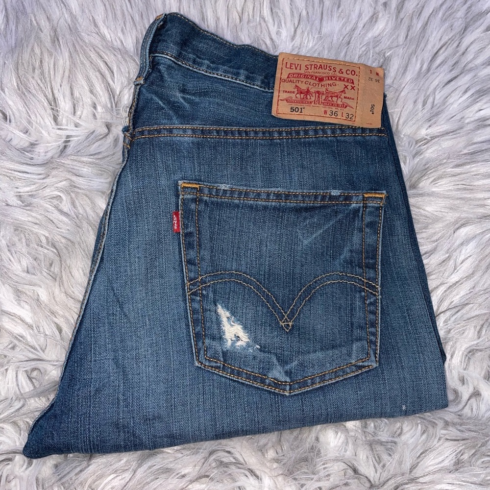 Levi’s Dark Rinse Cutoff Shorts